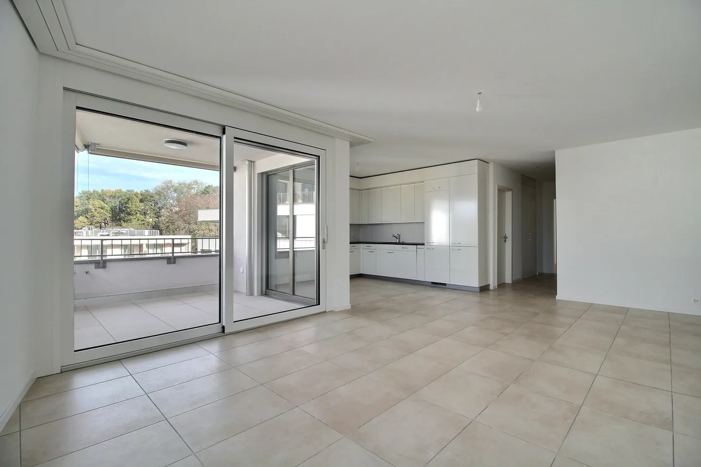 3.5 rooms in an environmentally friendly building! - Photo 5 of 7