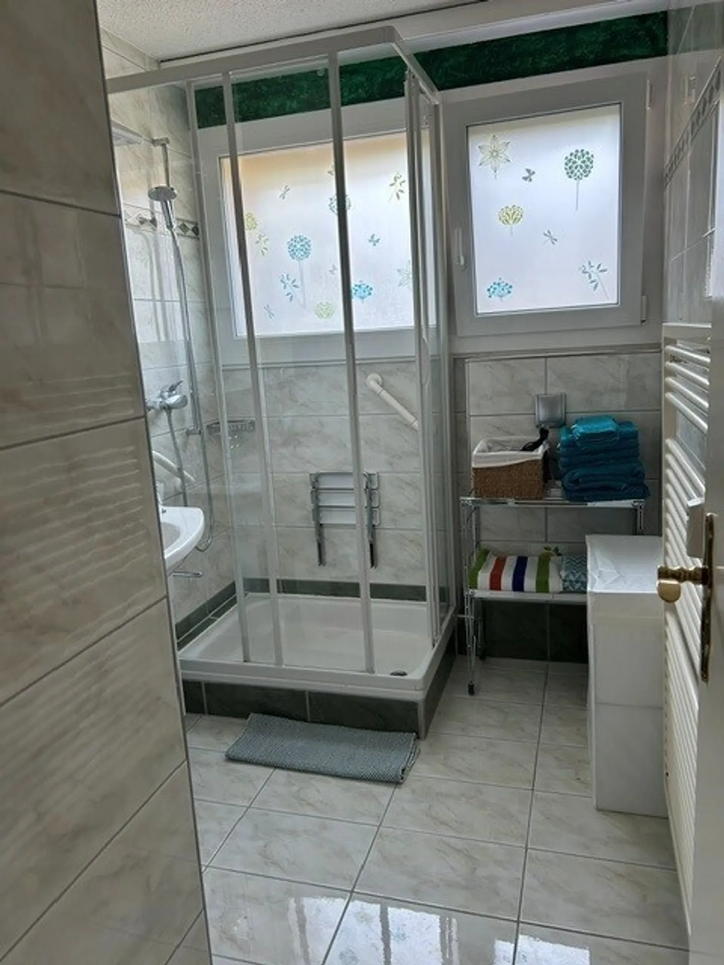 Renovated Apartment with Balcony - Photo 4 of 6