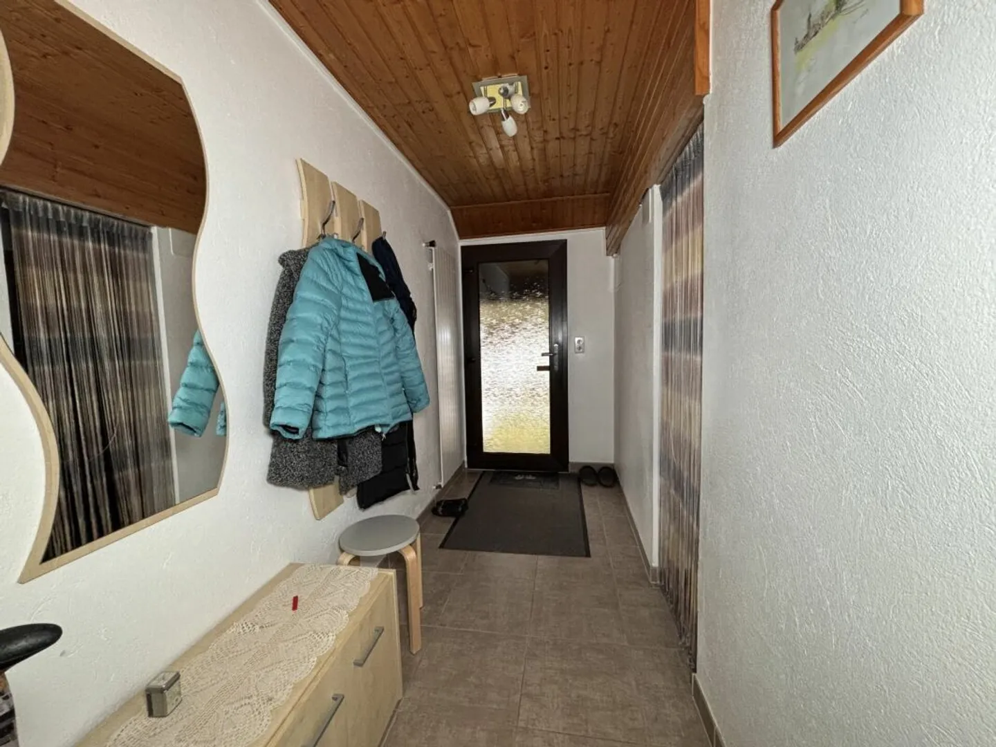 Beautiful family house with 6 large garages - Photo 9 of 19