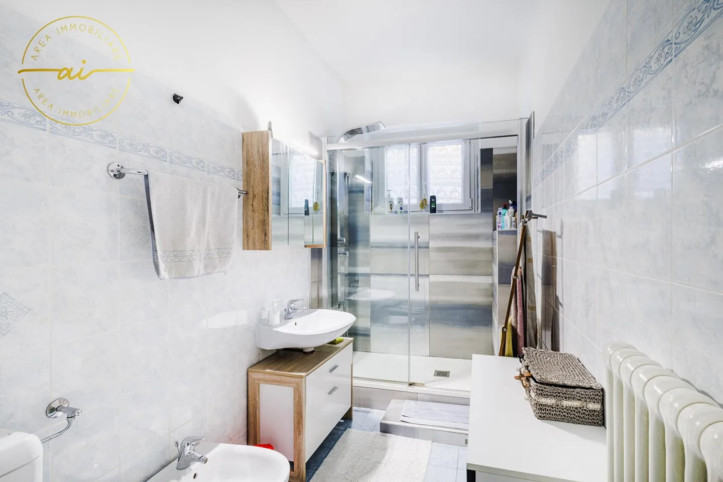 MAISON SPACIEUSE DE 6,5 PIÈCES DANS UN QUARTIER RÉSIDENTIEL À MORBIO INF. - Photo 7 sur 13