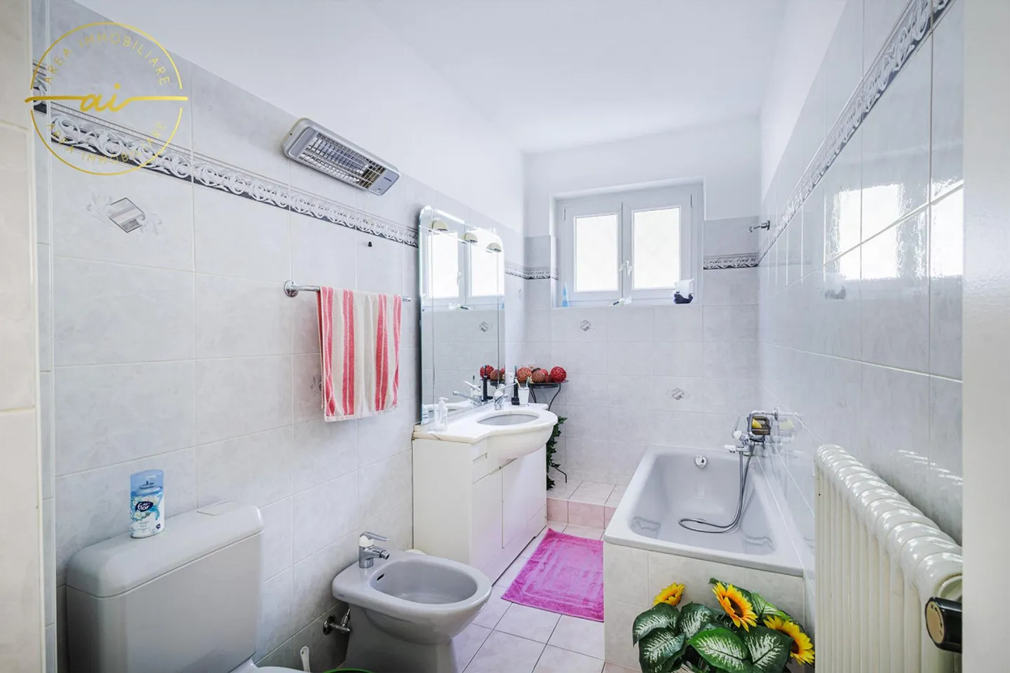 MAISON SPACIEUSE DE 6,5 PIÈCES DANS UN QUARTIER RÉSIDENTIEL À MORBIO INF. - Photo 10 sur 13