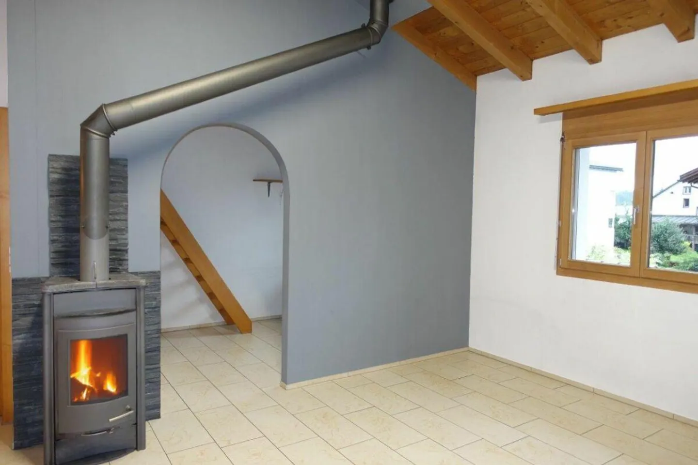 Einfamilienhaus mit angelegtem Gartengrundstück in Trin - Foto 2 von 5