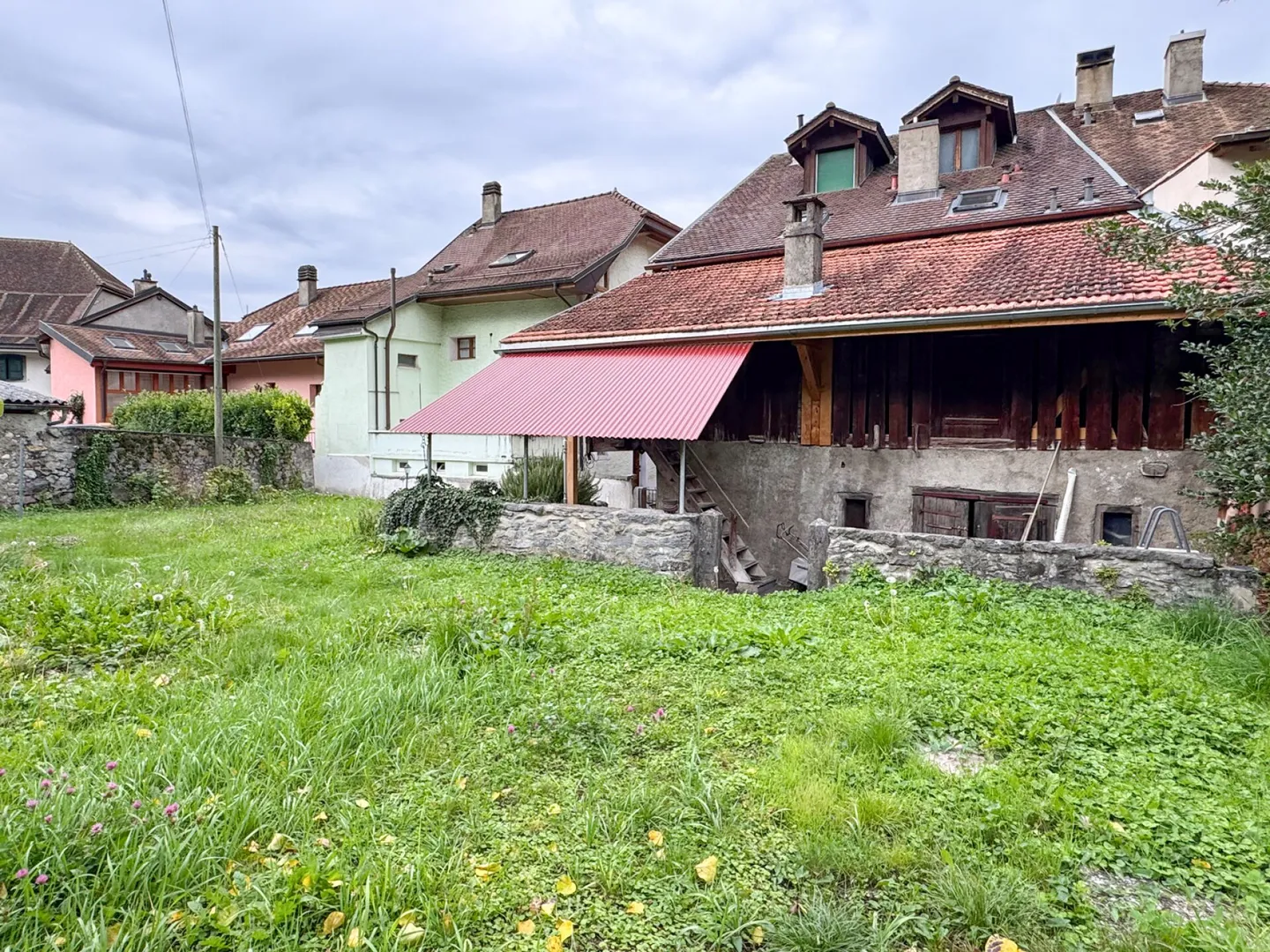 Property with 2 apartments and a building plot with garden - Photo 20 of 20