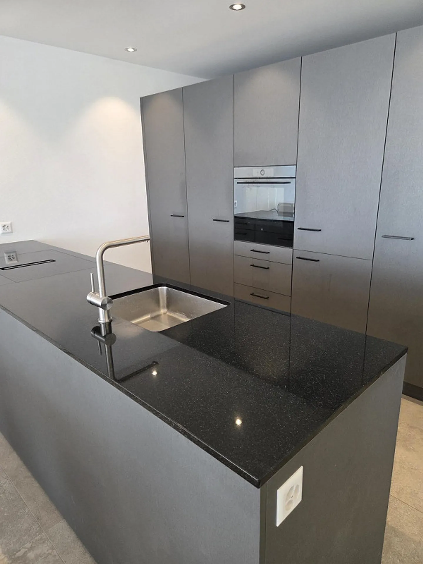 Apartment with 3 1/2 rooms on the ground floor and basement - Photo 14 of 27