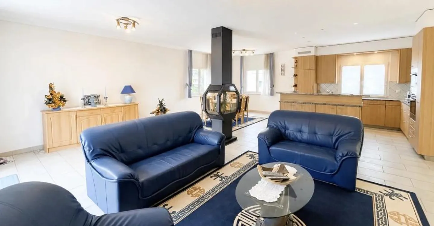 Luxurious Penthouse in Sierre - Photo 2 of 8