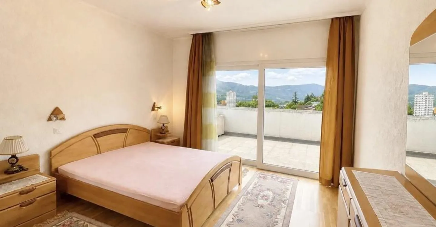 Luxurious Penthouse in Sierre - Photo 3 of 8