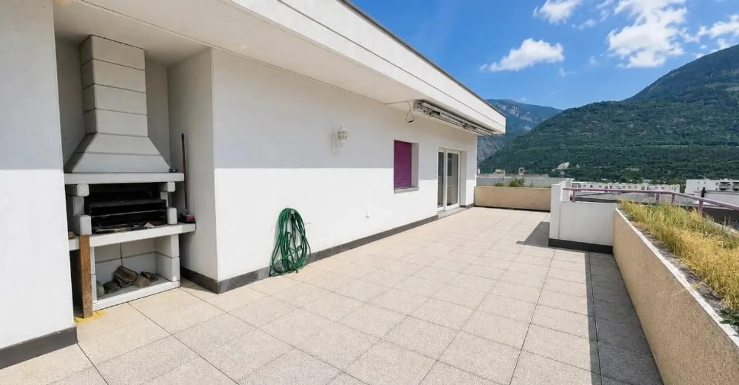 Luxurious Penthouse in Sierre - Photo 7 of 8