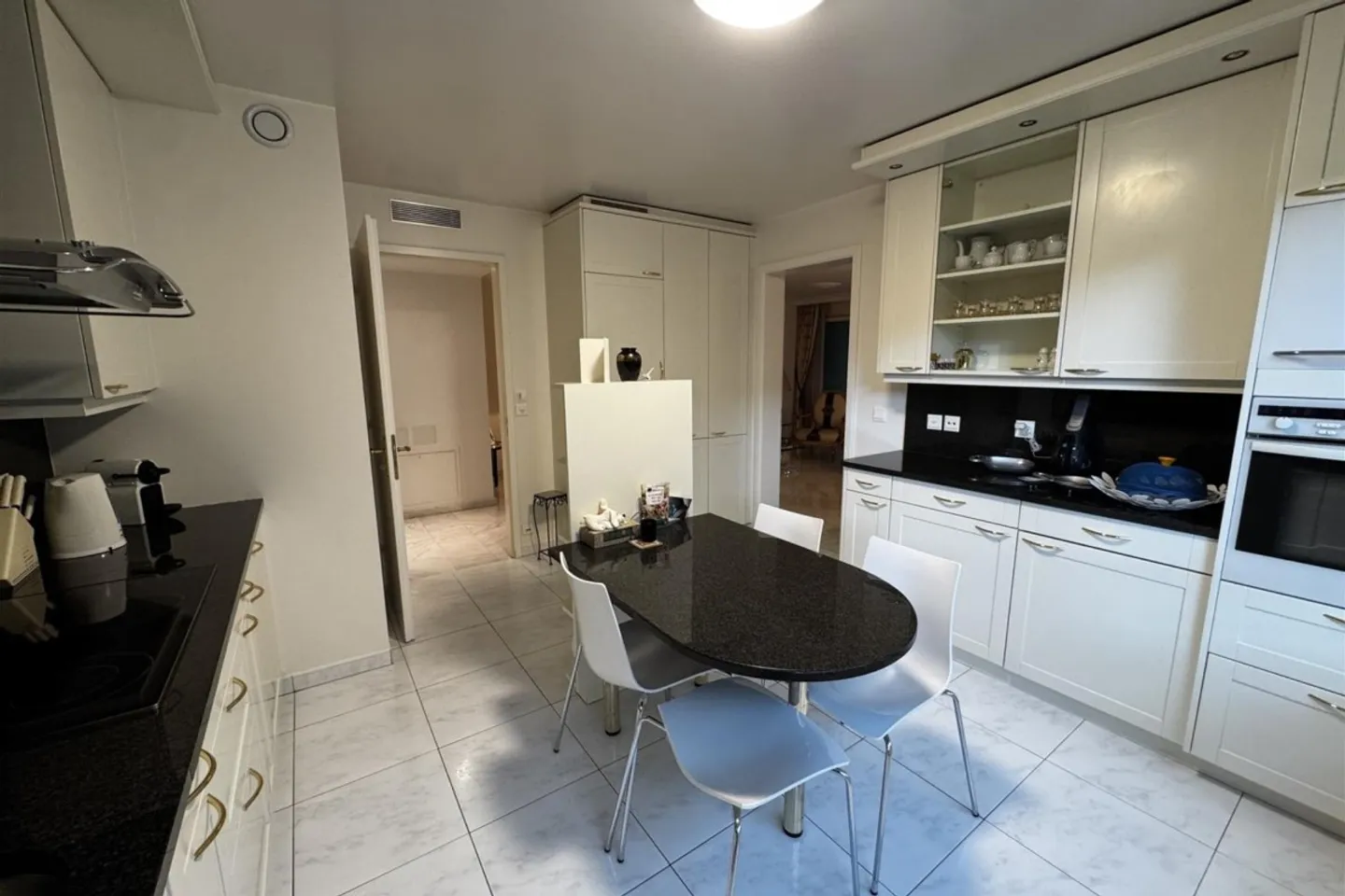 Furnished 4-room apartment - Photo 3 of 7