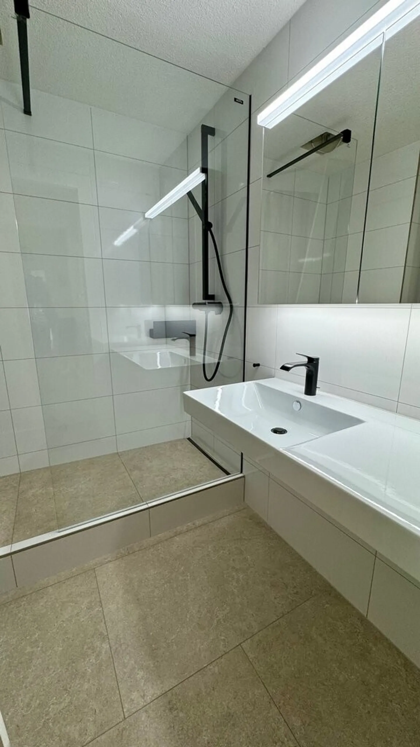 Beautiful Living - Photo 5 of 7