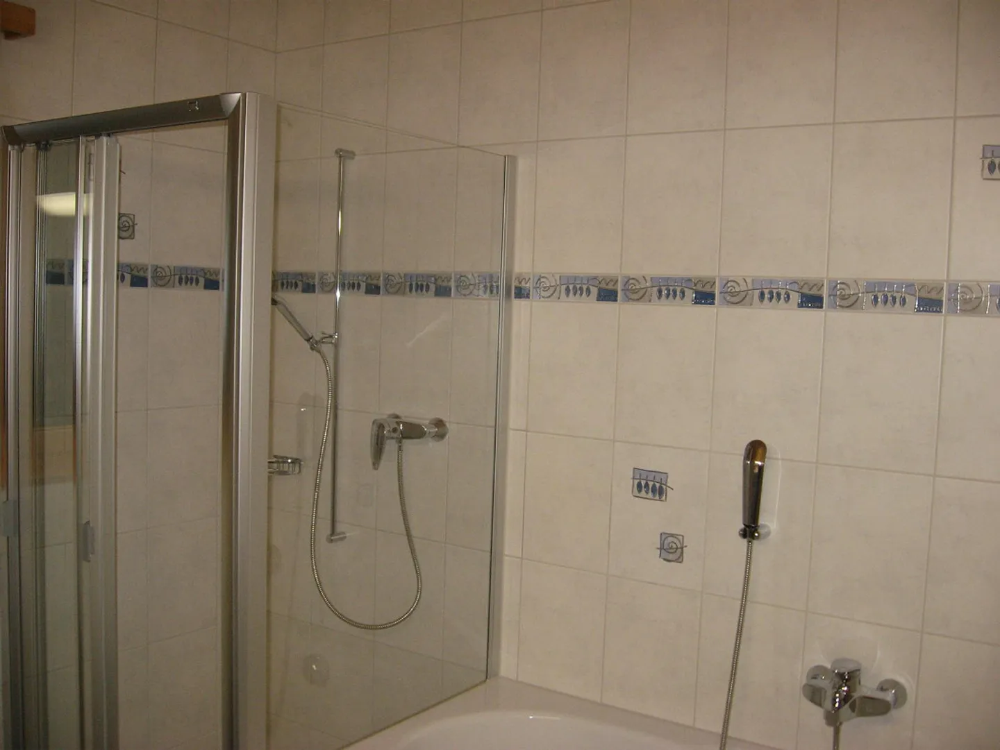 Maisonette apartment in chalet with stunning views in a sunny location - Photo 8 of 18