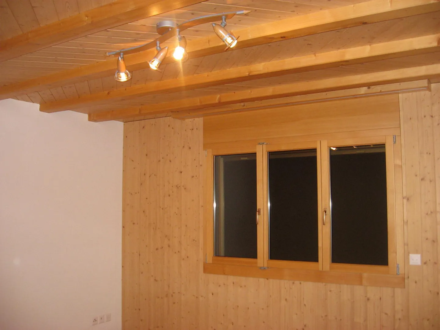 Maisonette apartment in chalet with stunning views in a sunny location - Photo 16 of 18