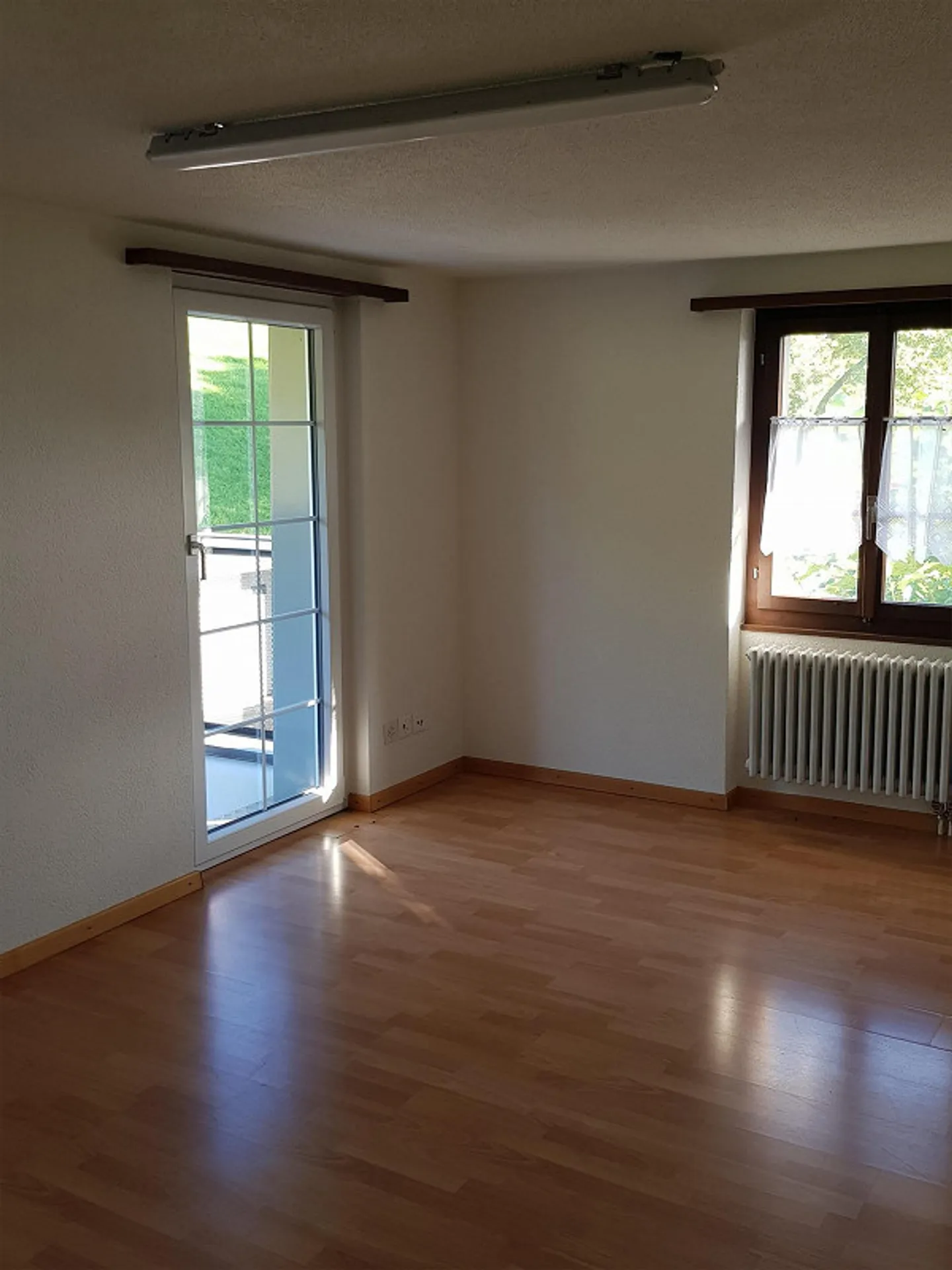 Office with balcony and green view - Photo 3 of 4