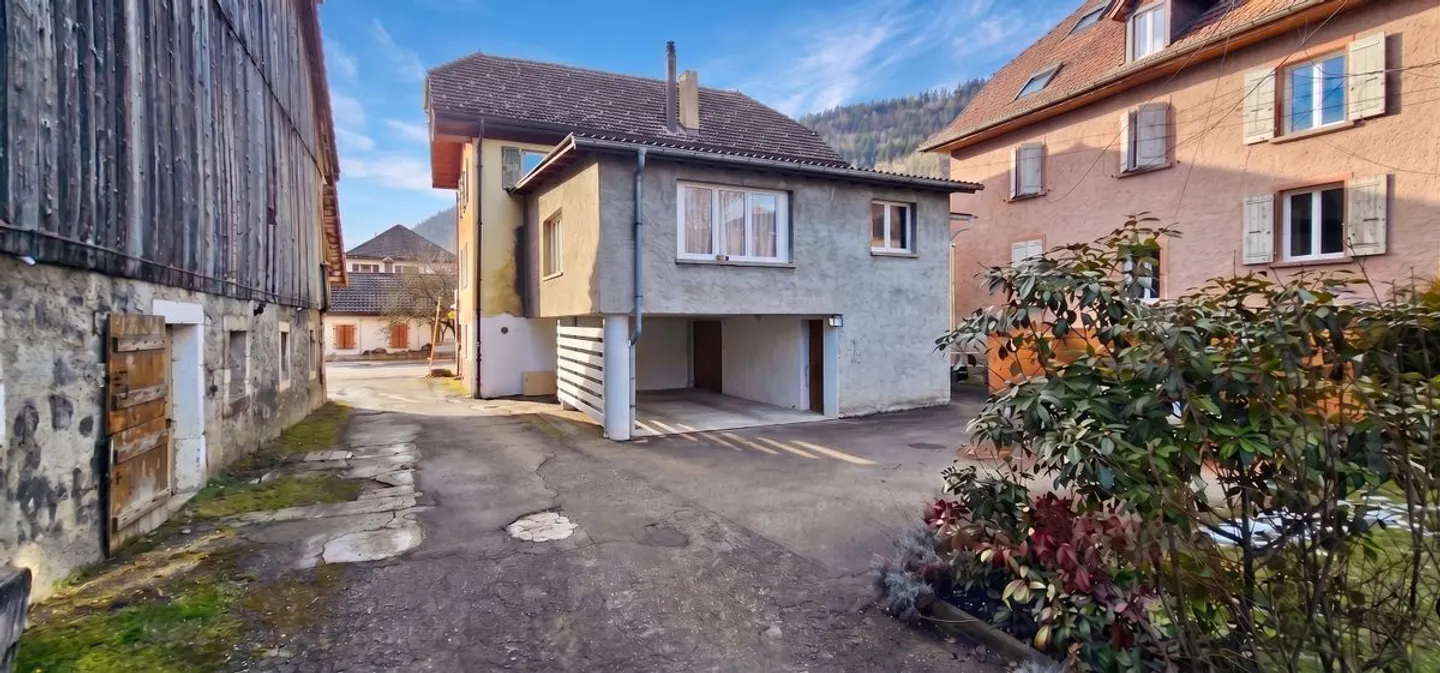 Autentica casa di villaggio, fascino e volumi a Boveresse - Foto 5 di 13