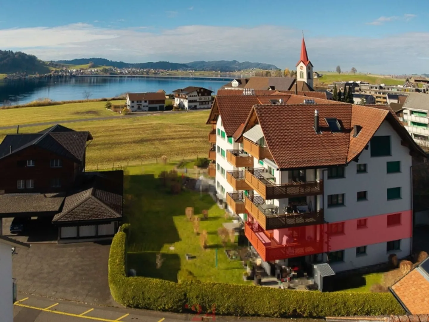 Appartement lumineux de 4,5 pièces avec vue sur le lac et panorama alpin - Photo 1 sur 12