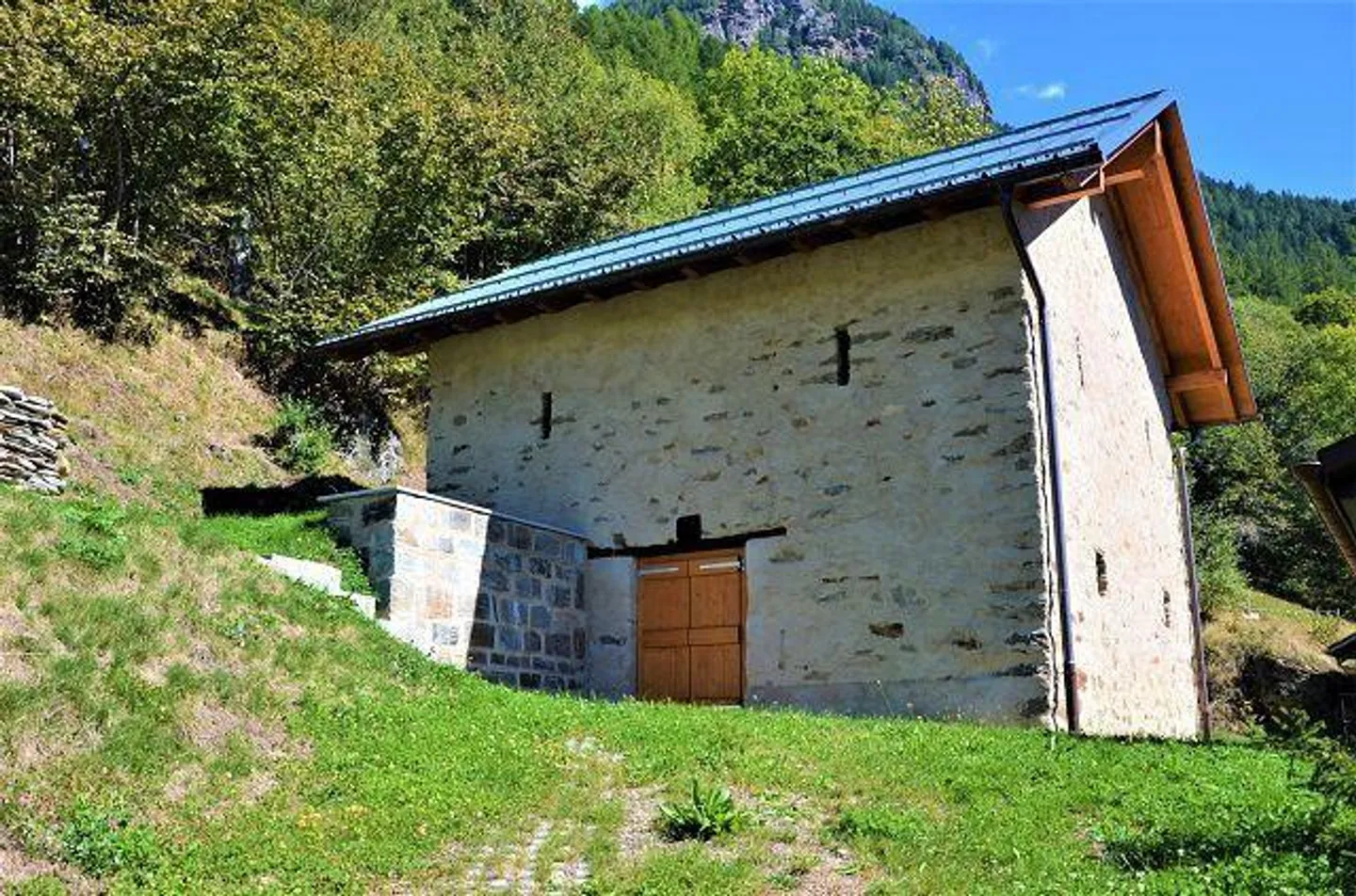 Rustico partiellement rénové avec permis de construire et terrain - Photo 1 sur 28