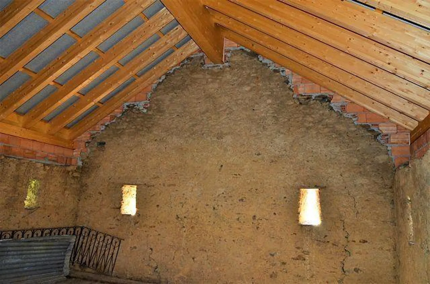 Rustico partiellement rénové avec permis de construire et terrain - Photo 9 sur 28