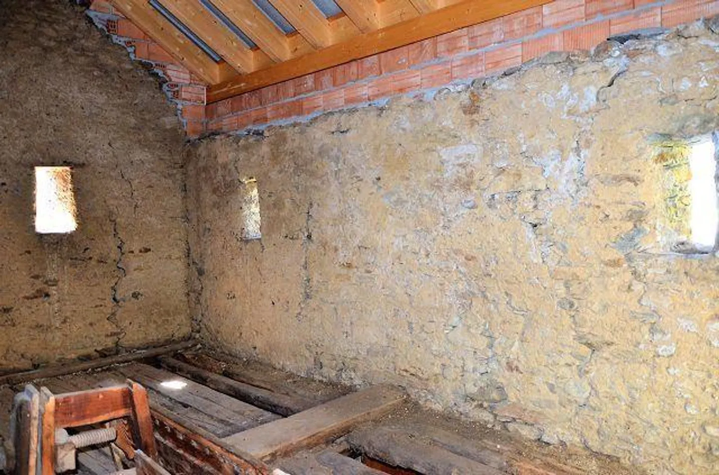 Rustico partiellement rénové avec permis de construire et terrain - Photo 10 sur 28