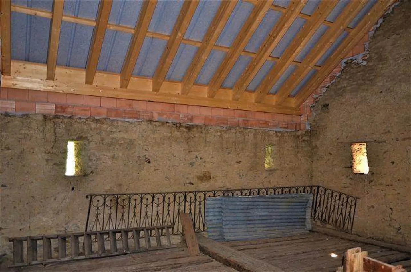 Rustico partiellement rénové avec permis de construire et terrain - Photo 11 sur 28