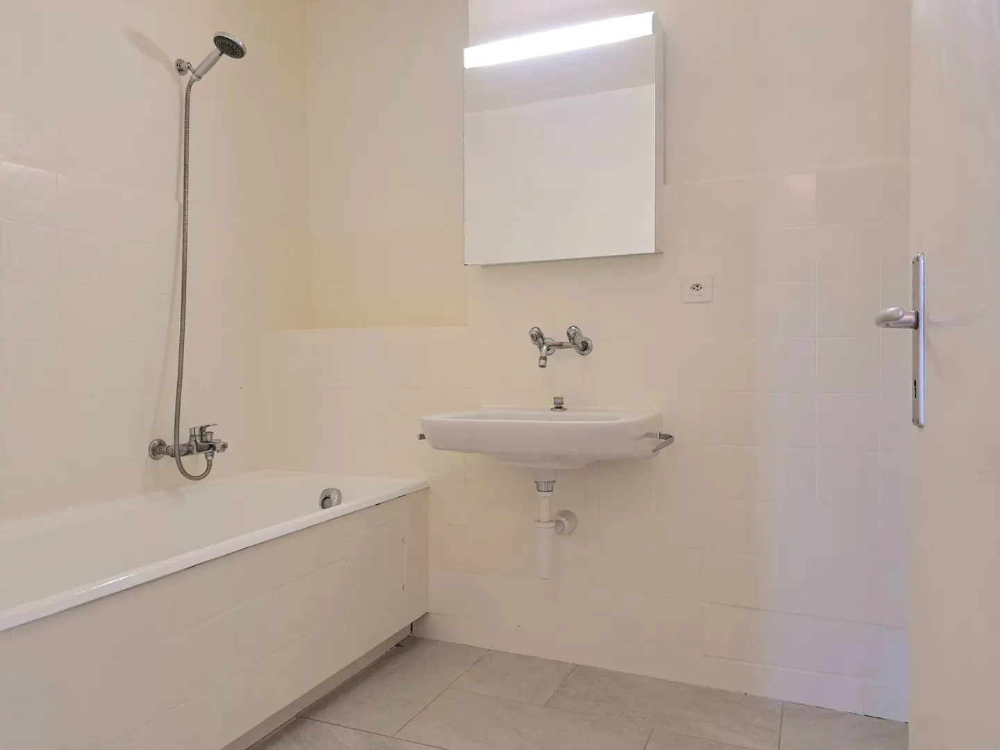 BOVERIE 6, Appartamento di 5.5 stanze nel centro della città - N25 - Foto 9 di 13