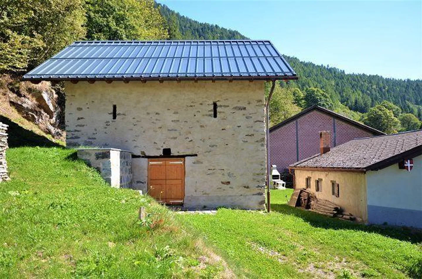 Rustico partiellement rénové avec permis de construire et terrain - Photo 4 sur 28