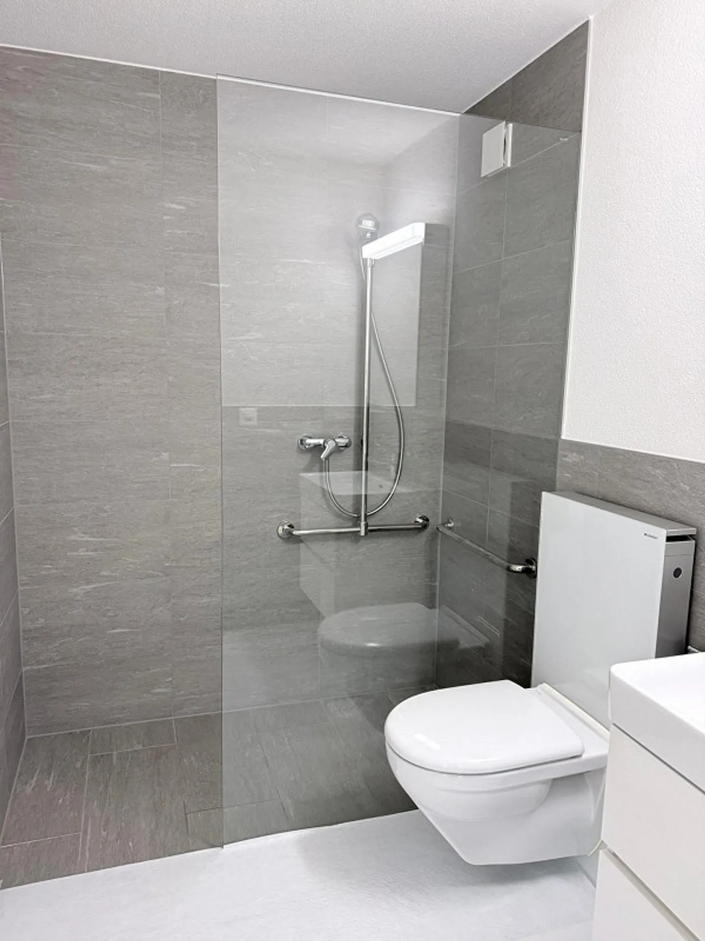 Appartement de 3.5 pièces récemment rénové avec balcon – vie moderne à Münchenbuchsee - Photo 6 sur 8