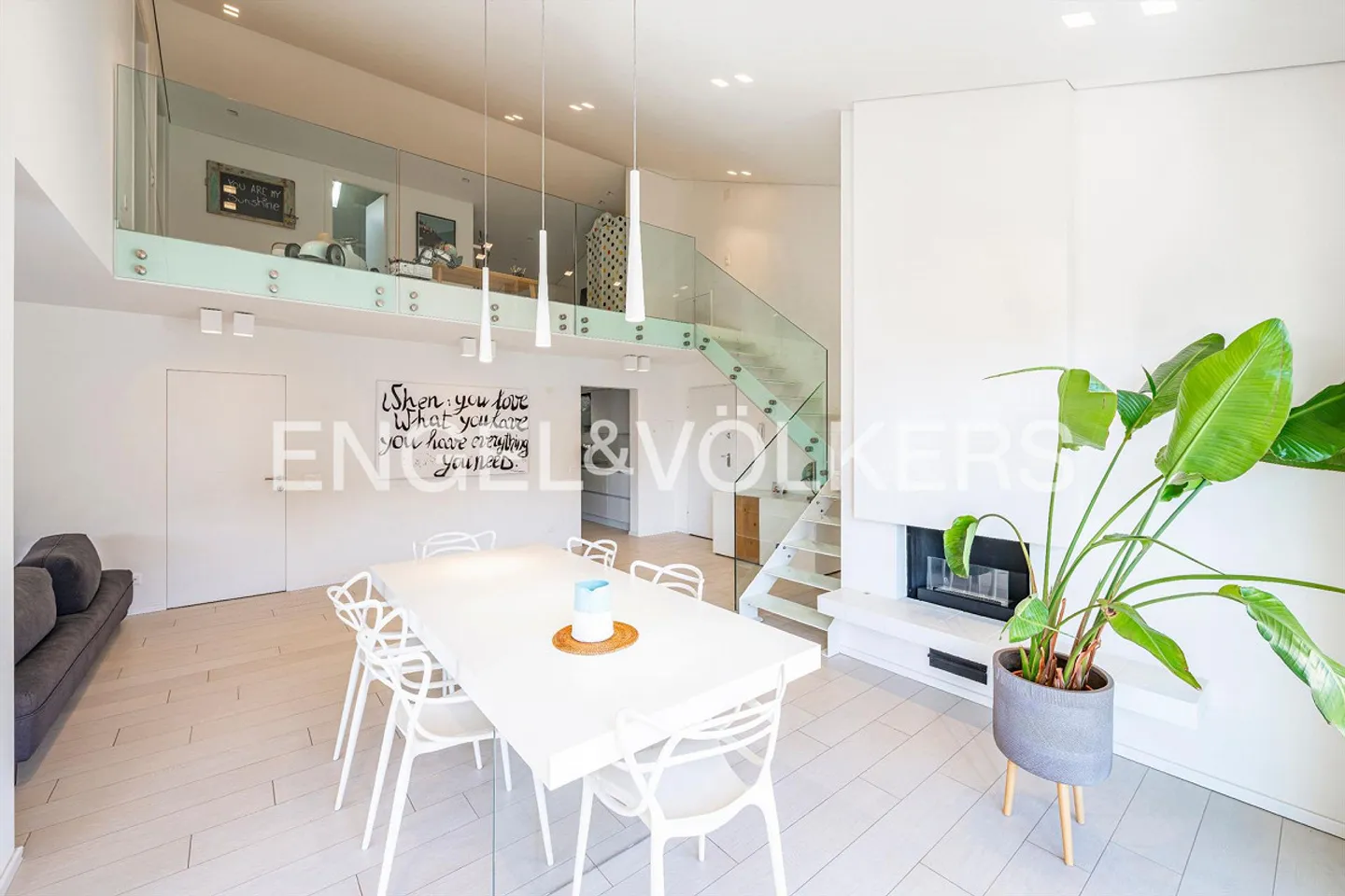 Charming duplex with enchanting lake view - Photo 5 of 13