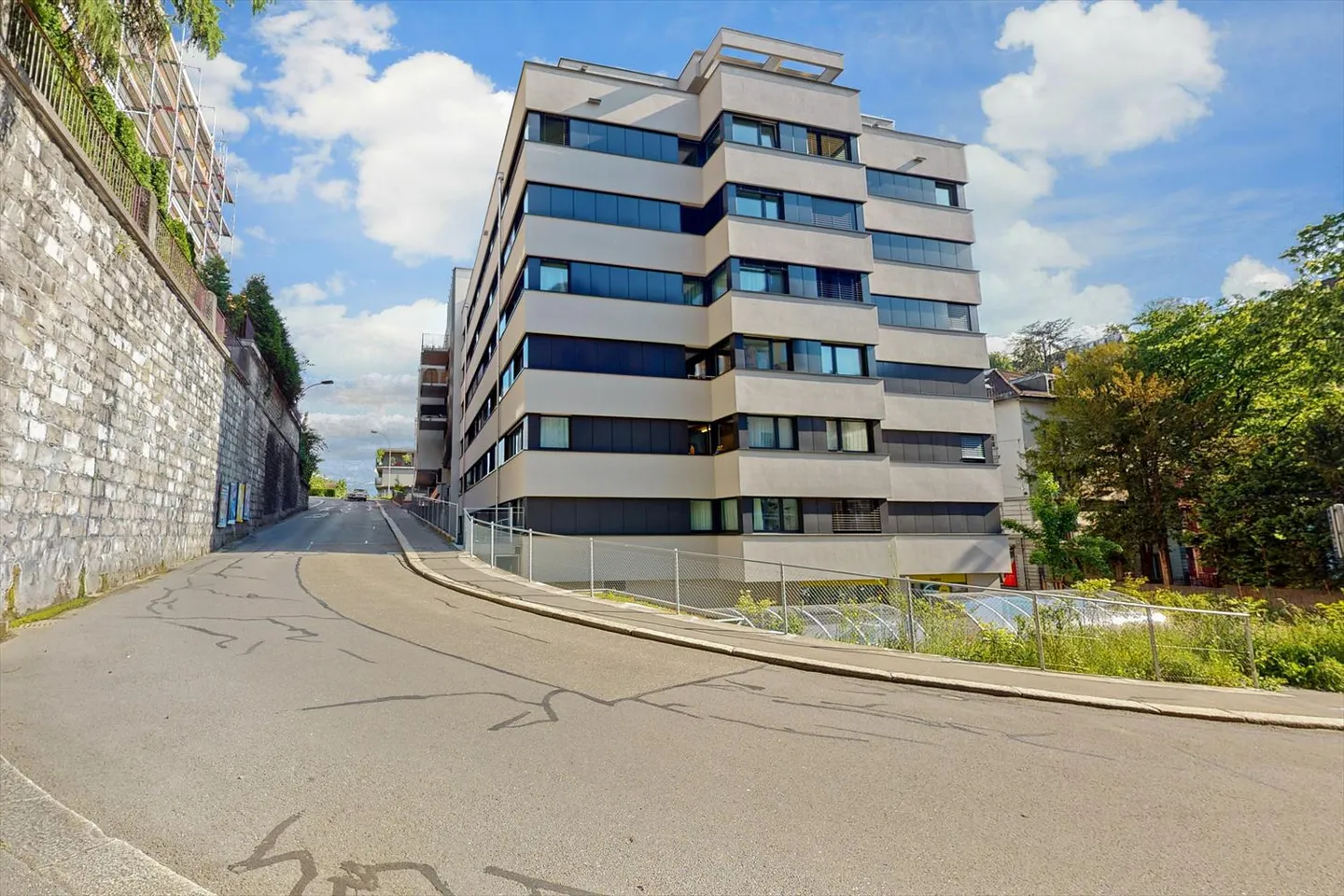 Homeoffice? In dieser grosszügigen Wohnung kein Problem! - Foto 1 von 7
