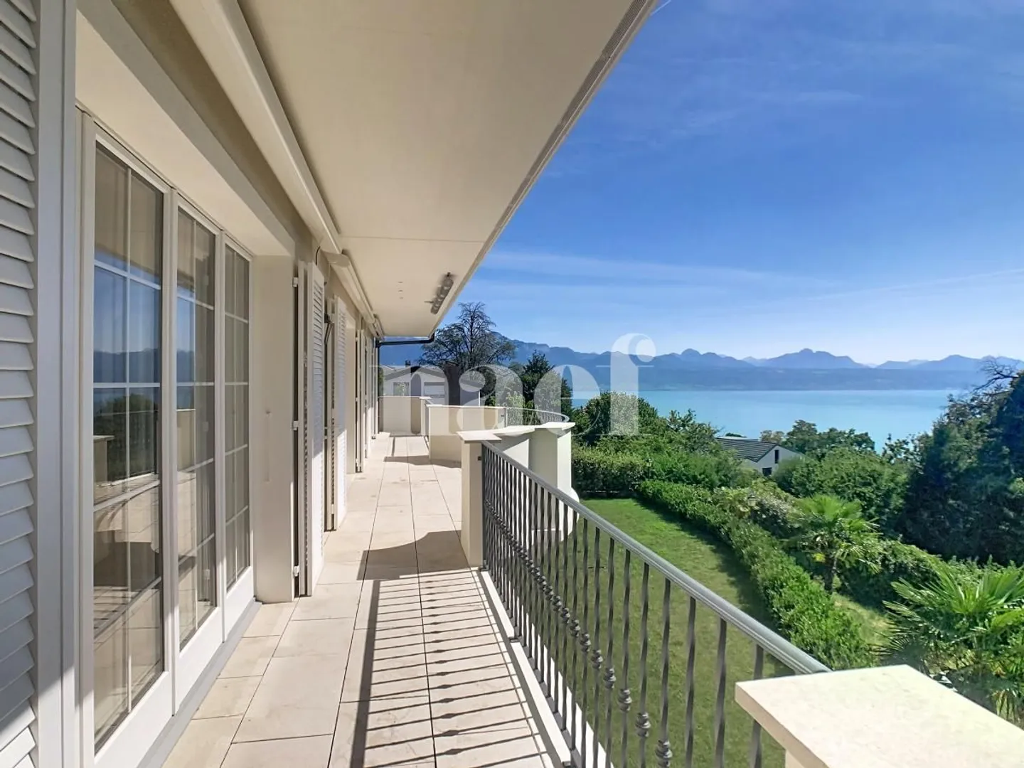 Villa contemporaine avec vue sur le lac - Photo 6 sur 12
