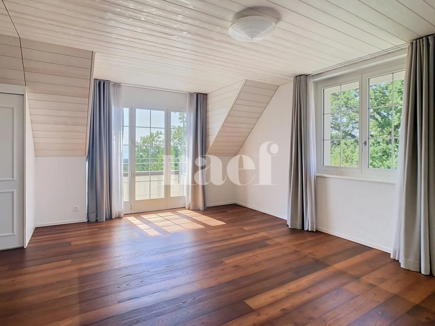 Villa contemporaine avec vue sur le lac - Photo 8 sur 12