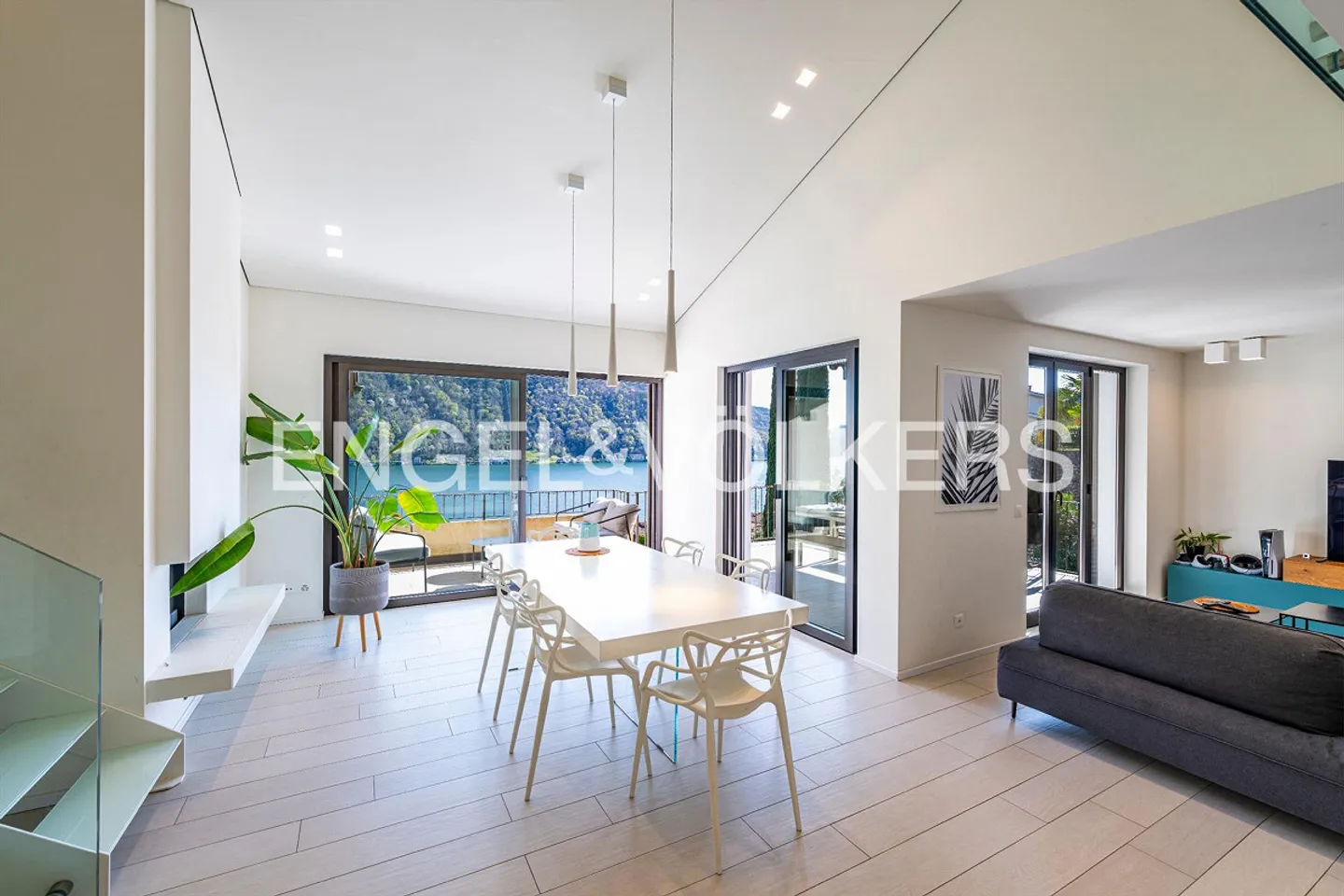 Charming duplex with enchanting lake view - Photo 3 of 13