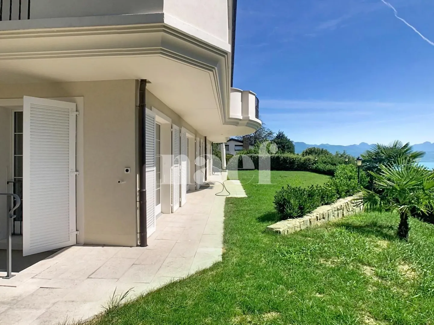 Villa contemporaine avec vue sur le lac - Photo 2 sur 12