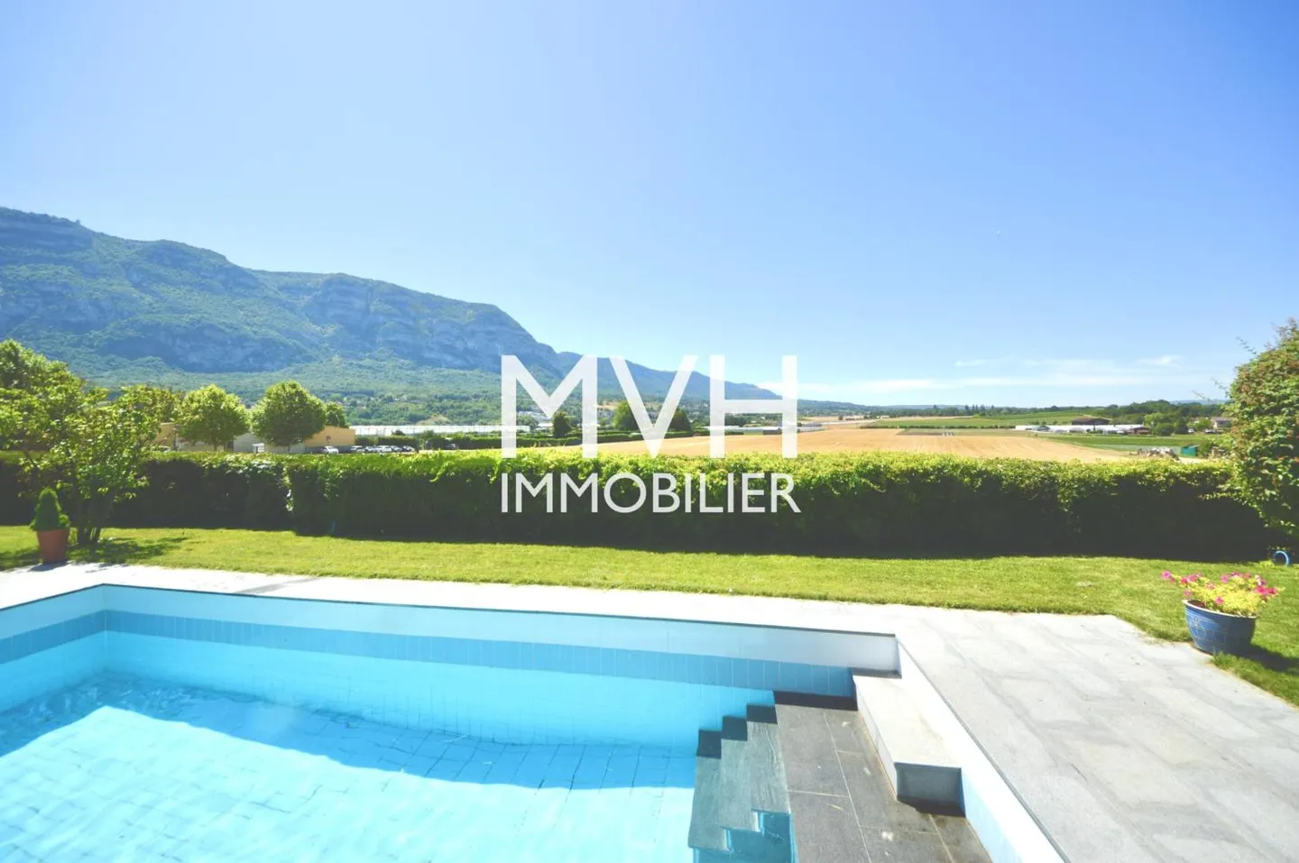 Villa d'Architecte avec Piscine - Photo 2 sur 9