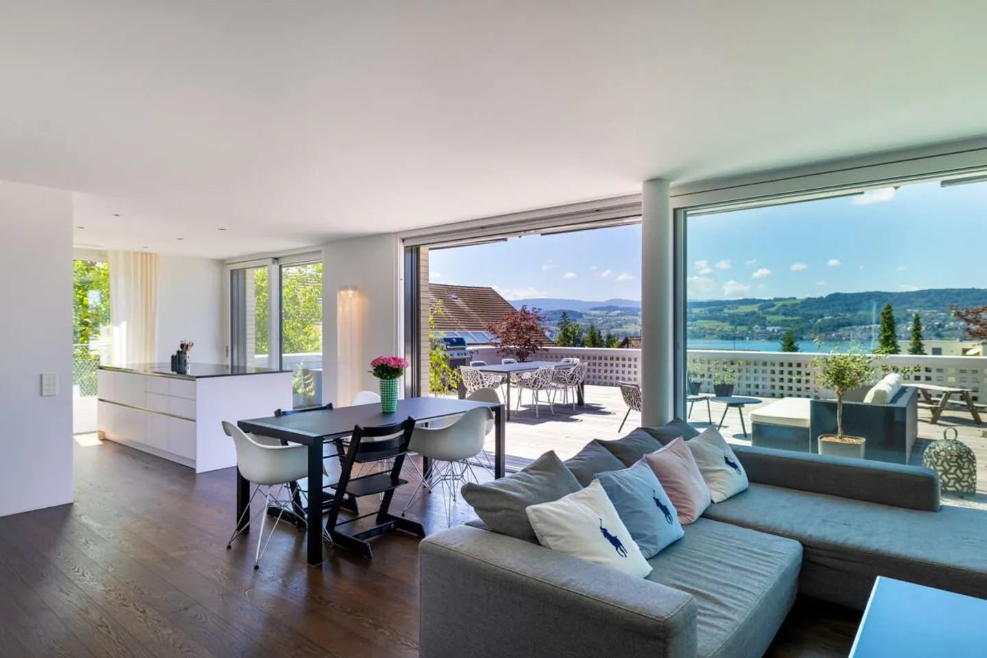 Meilen: moderne Wohnung mit grosser Terrasse und direktem Liftzugang - Foto 1 von 6