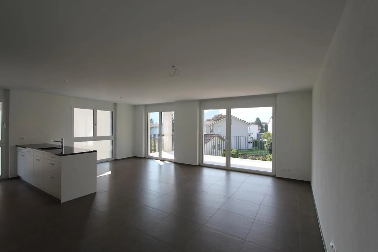 Bright 3.5 Room Apartment - Photo 4 of 10