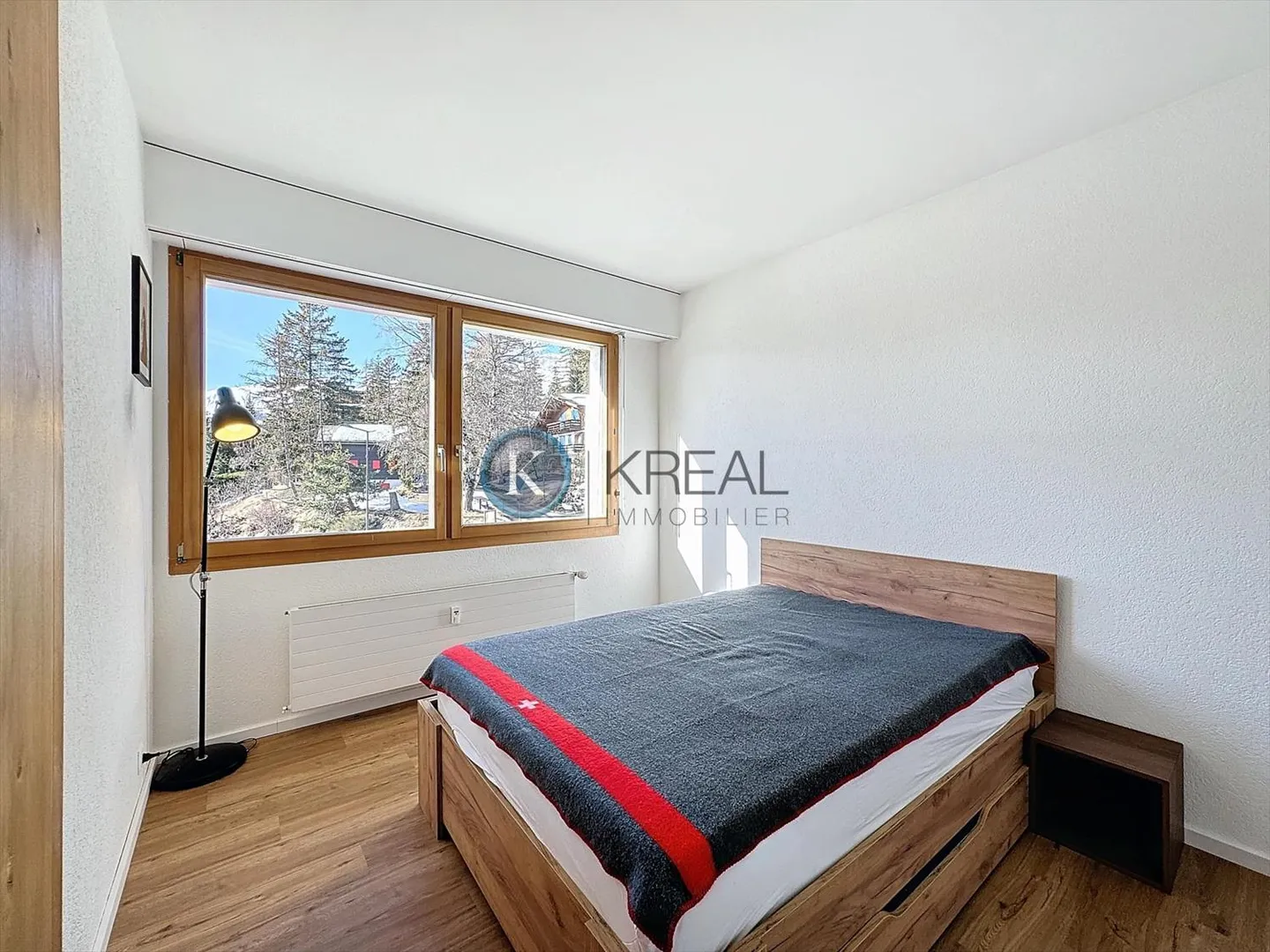 Stunning 3.5 Room Apartment with Breathtaking Views of the Alps - Photo 8 of 11