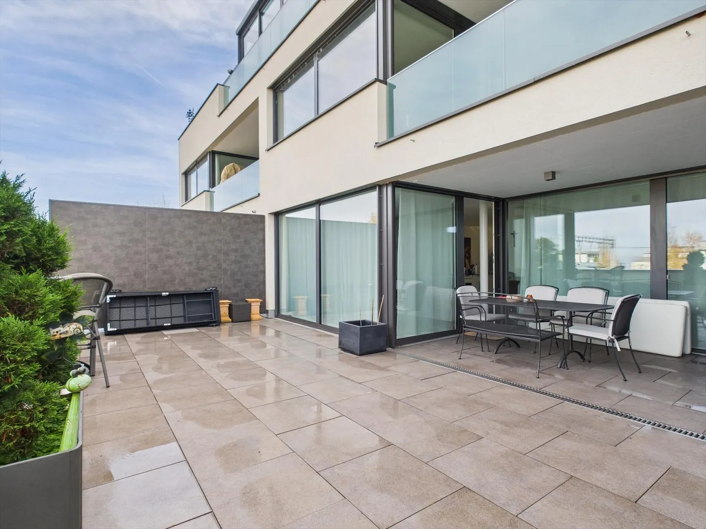 Appartement lumineux de 2,5 pièces avec grande terrasse à Staad - Photo 1 sur 13