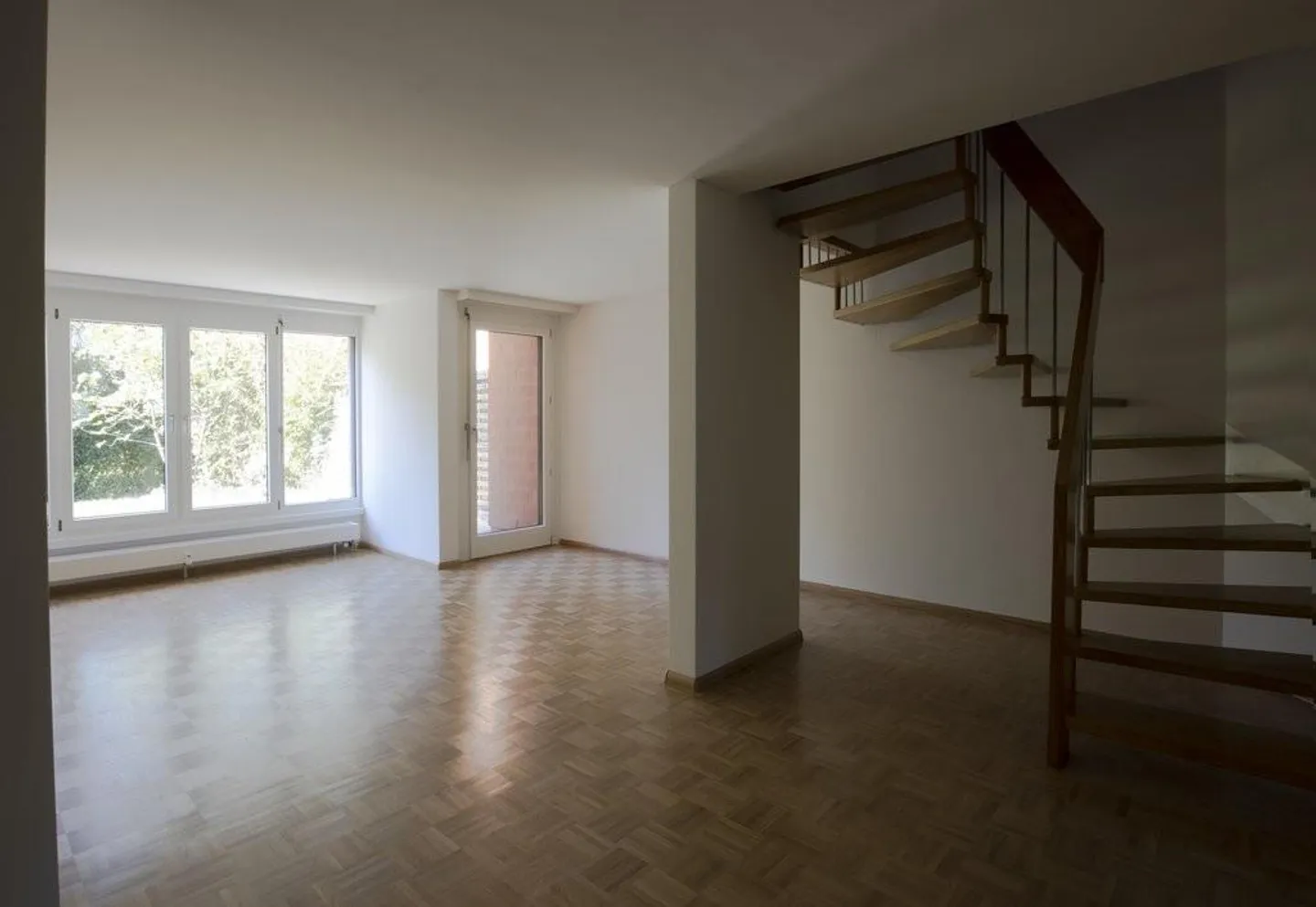 5.5-room maisonette apartment with beautiful seating area and private washing tower - Photo 6 of 12