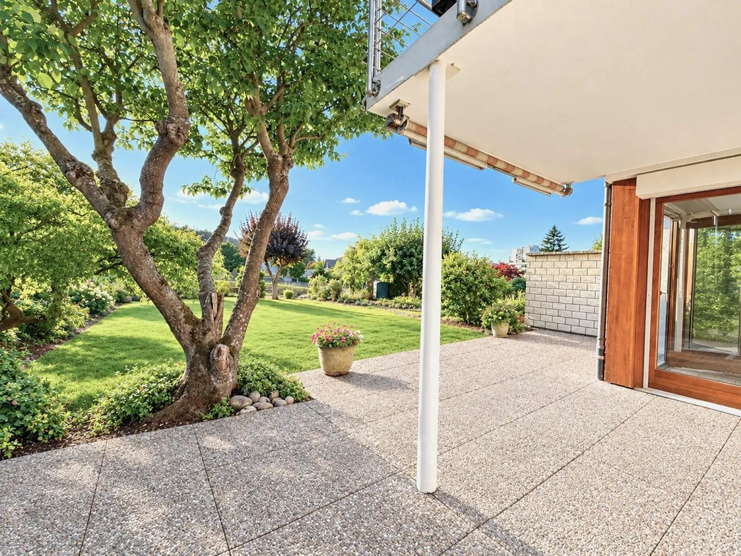 Attractive 5.5 Room Semi-Detached House with Spacious Living Concept and Garage - Photo 1 of 14