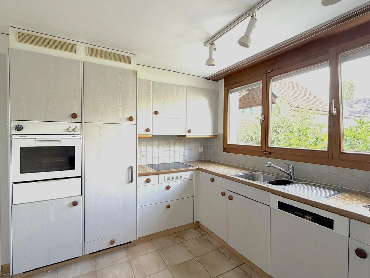 Attractive 5.5 Room Semi-Detached House with Spacious Living Concept and Garage - Photo 5 of 14