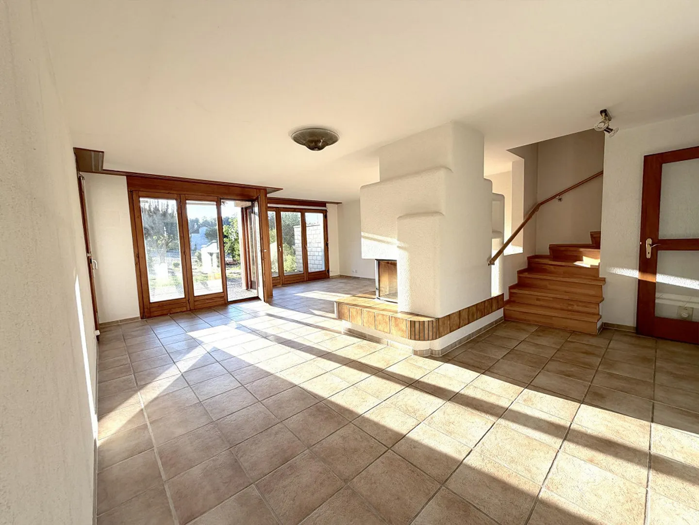 Attractive 5.5 Room Semi-Detached House with Spacious Living Concept and Garage - Photo 3 of 14