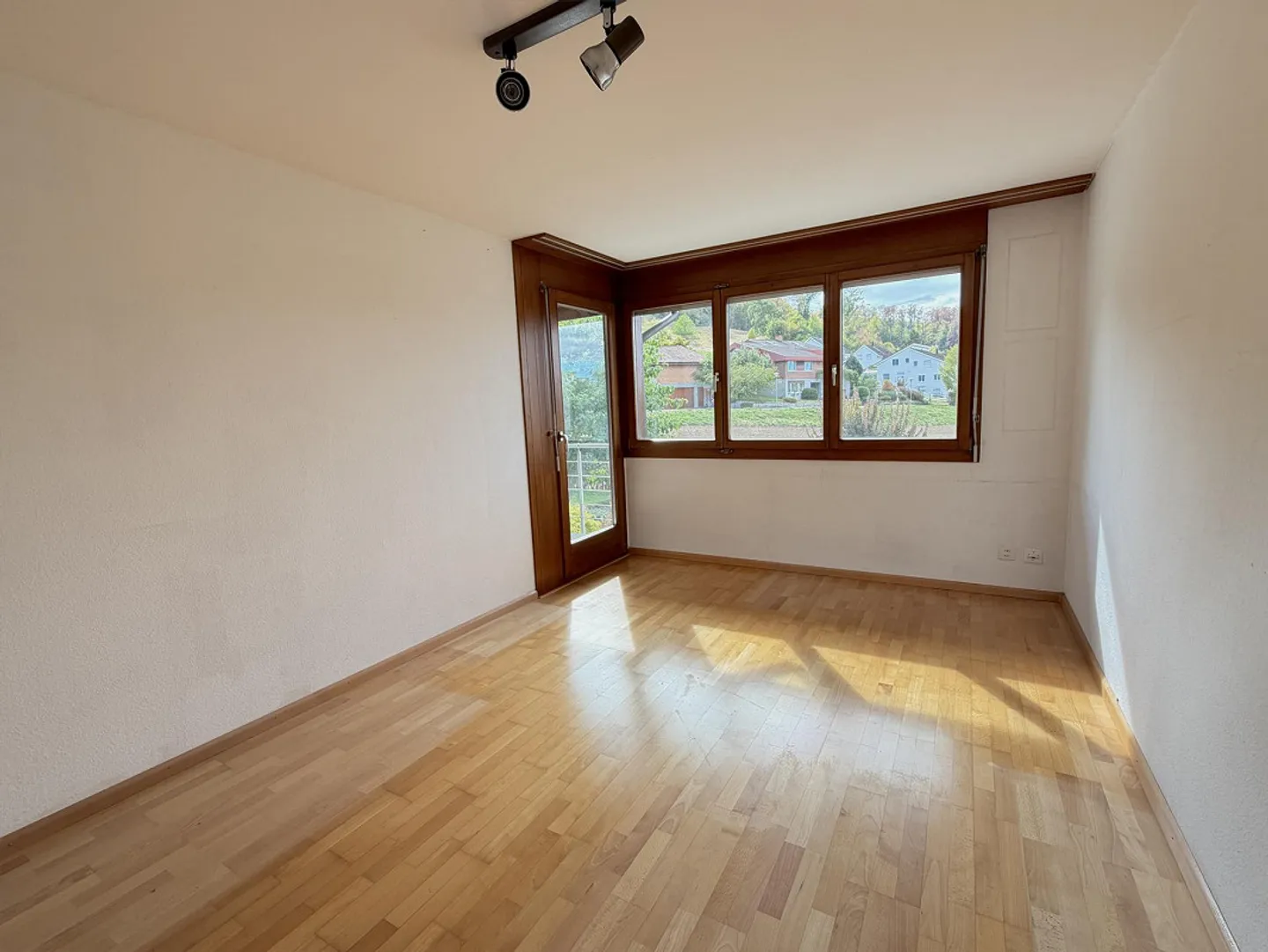 Attractive 5.5 Room Semi-Detached House with Spacious Living Concept and Garage - Photo 8 of 14