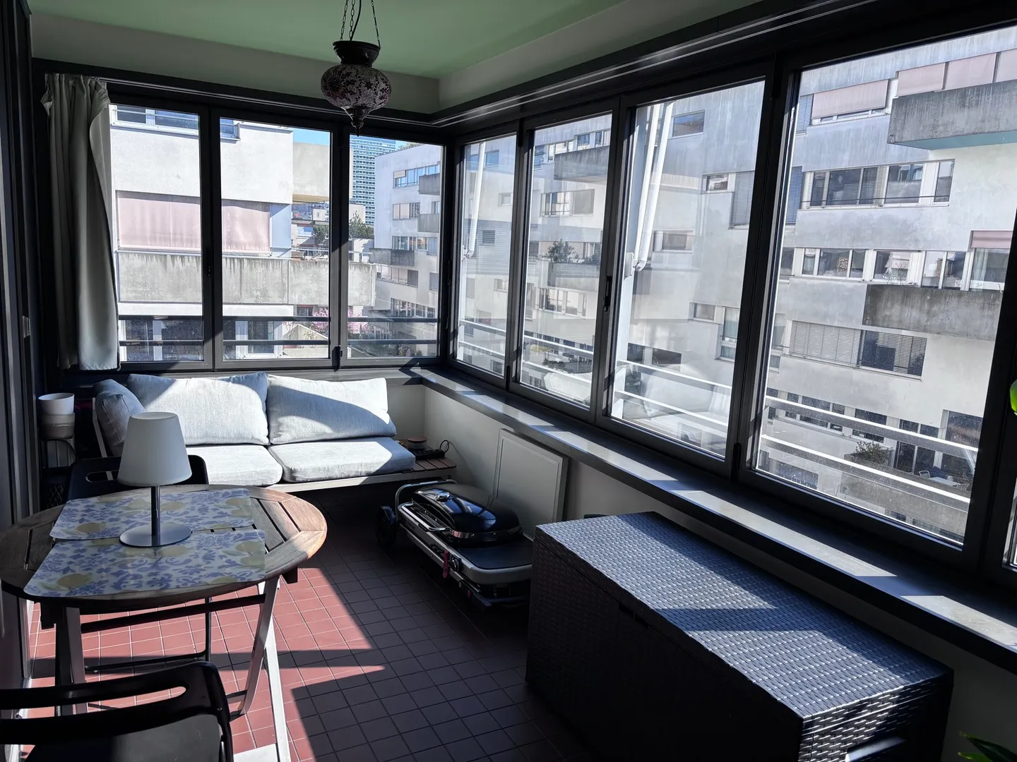 Modern Apartment with Terrace - Photo 5 of 10