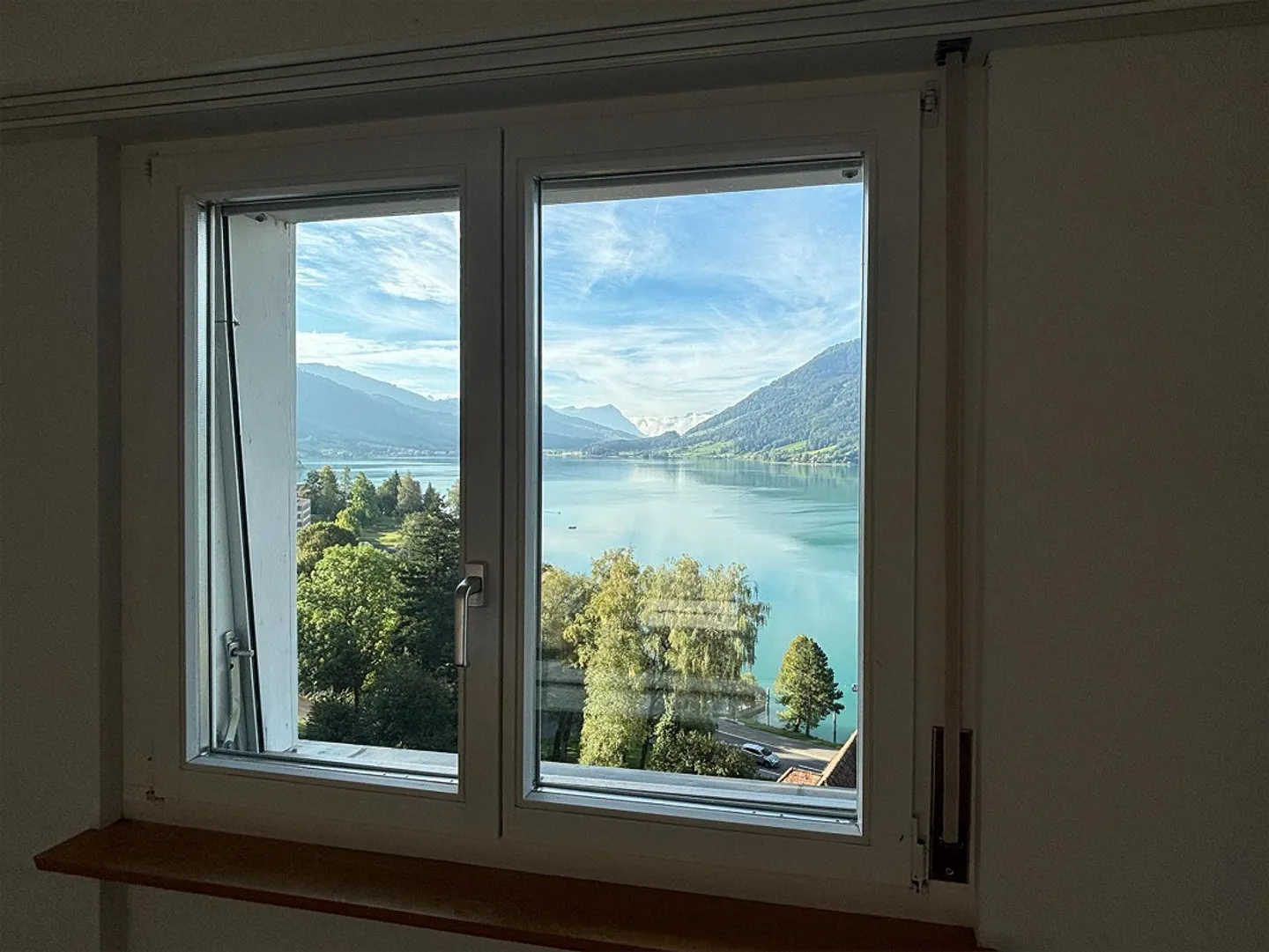 Appartement spacieux de 3 pièces au bord du lac Ägeri avec charme et vue sur le lac - Photo 1 sur 19