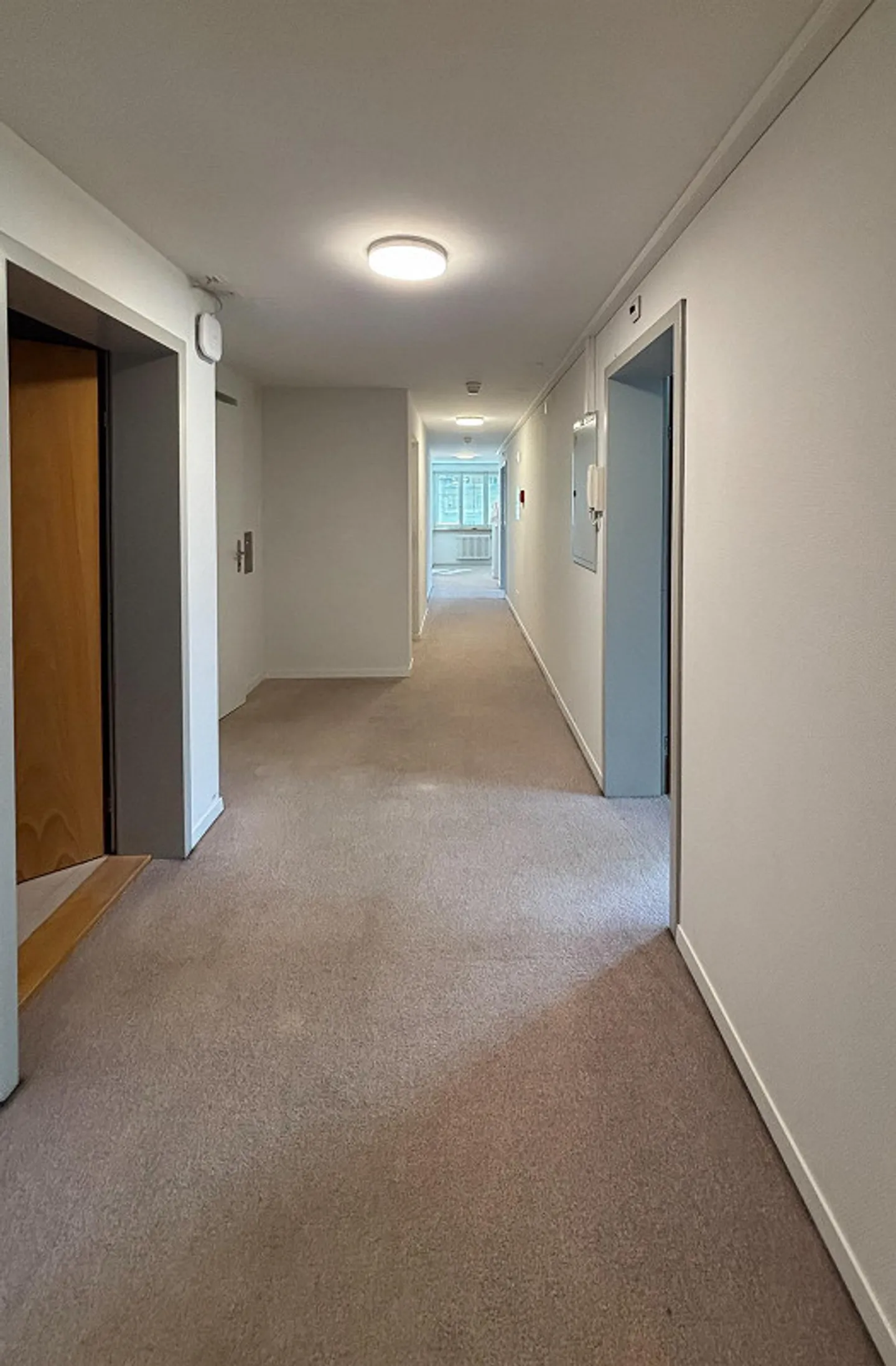 Appartement spacieux de 3 pièces au bord du lac Ägeri avec charme et vue sur le lac - Photo 12 sur 19