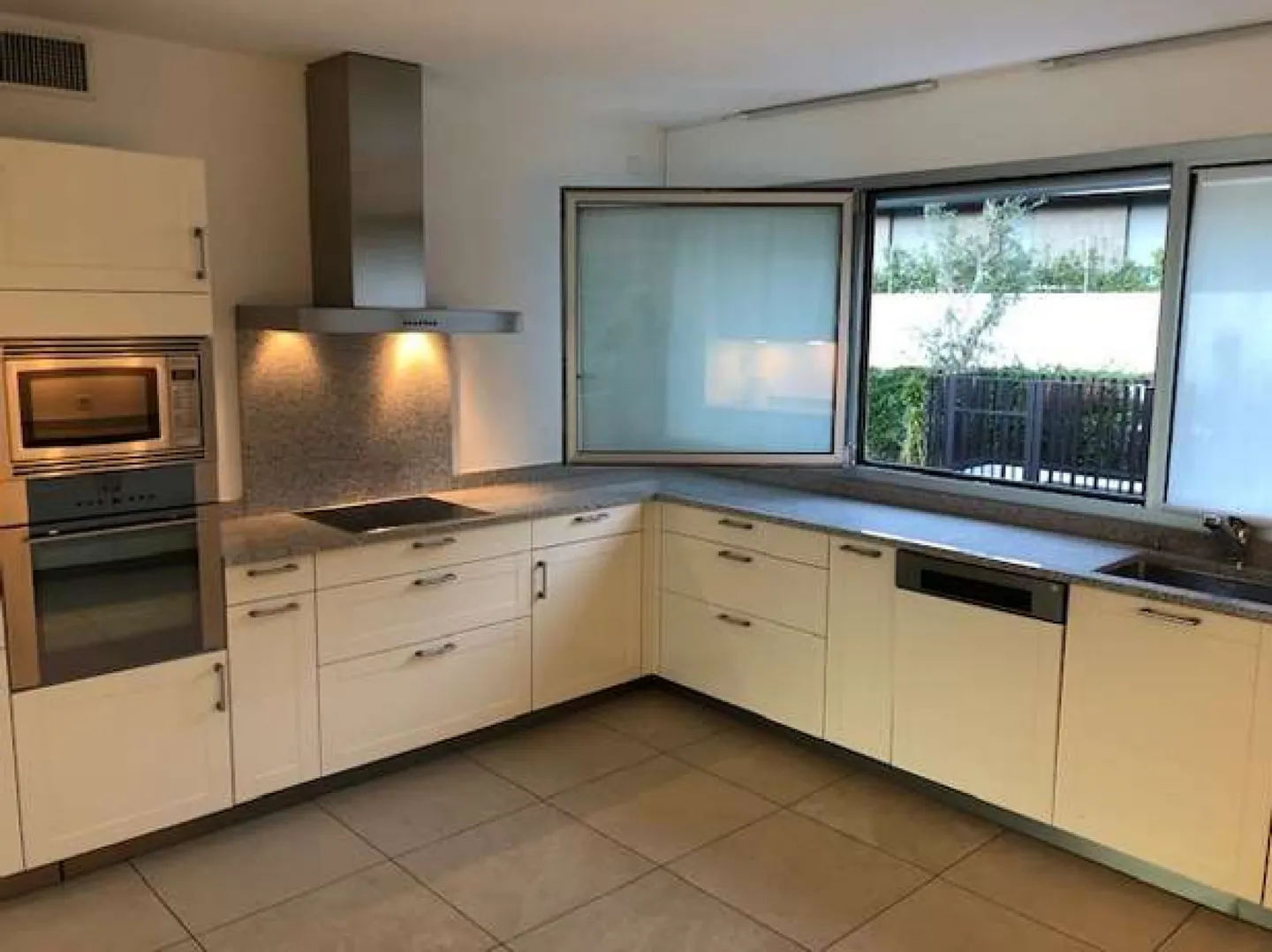 Duplex Elegante con Vista Lago - Foto 7 di 15