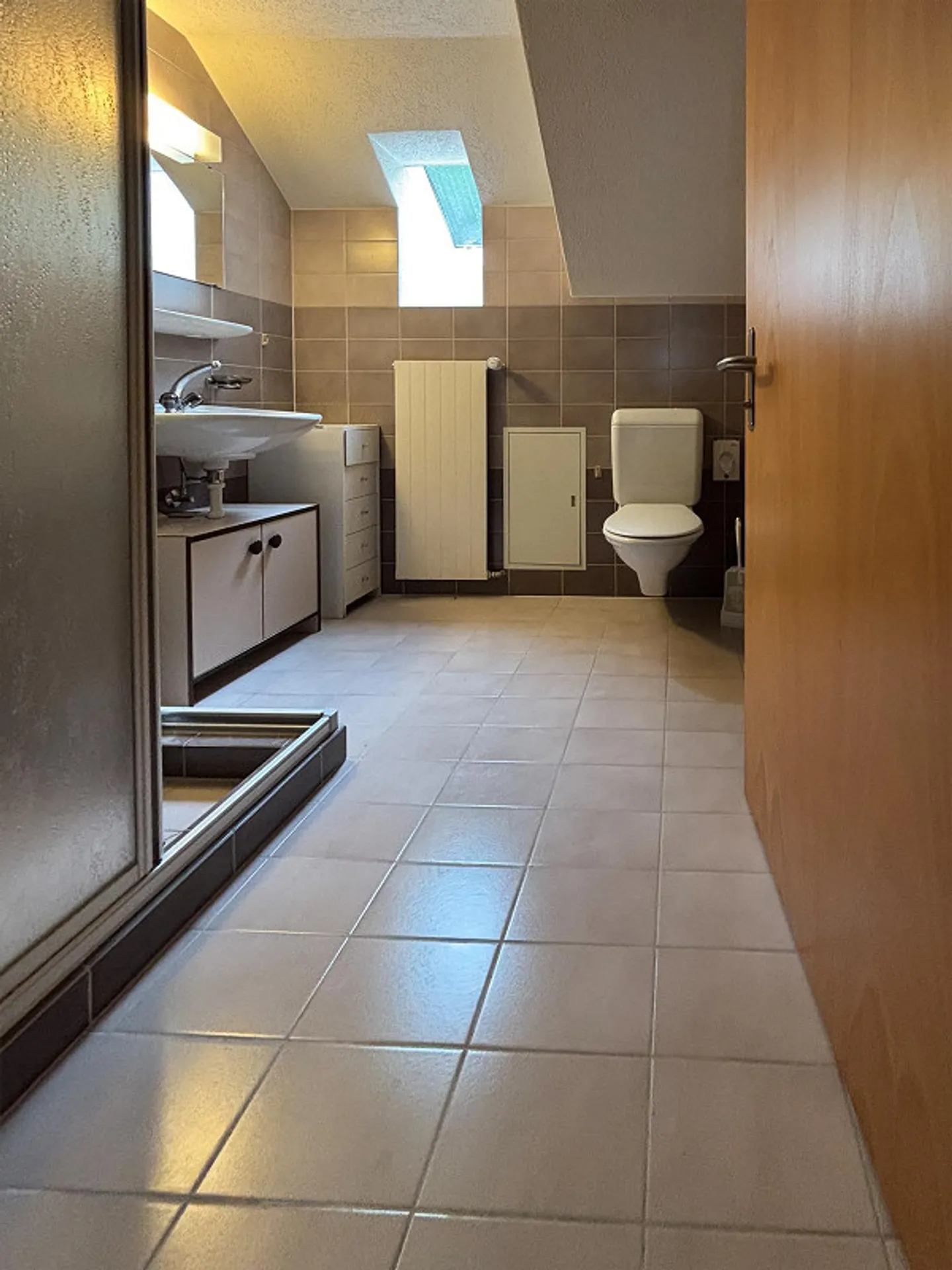 Appartement spacieux de 3 pièces au bord du lac Ägeri avec charme et vue sur le lac - Photo 13 sur 19