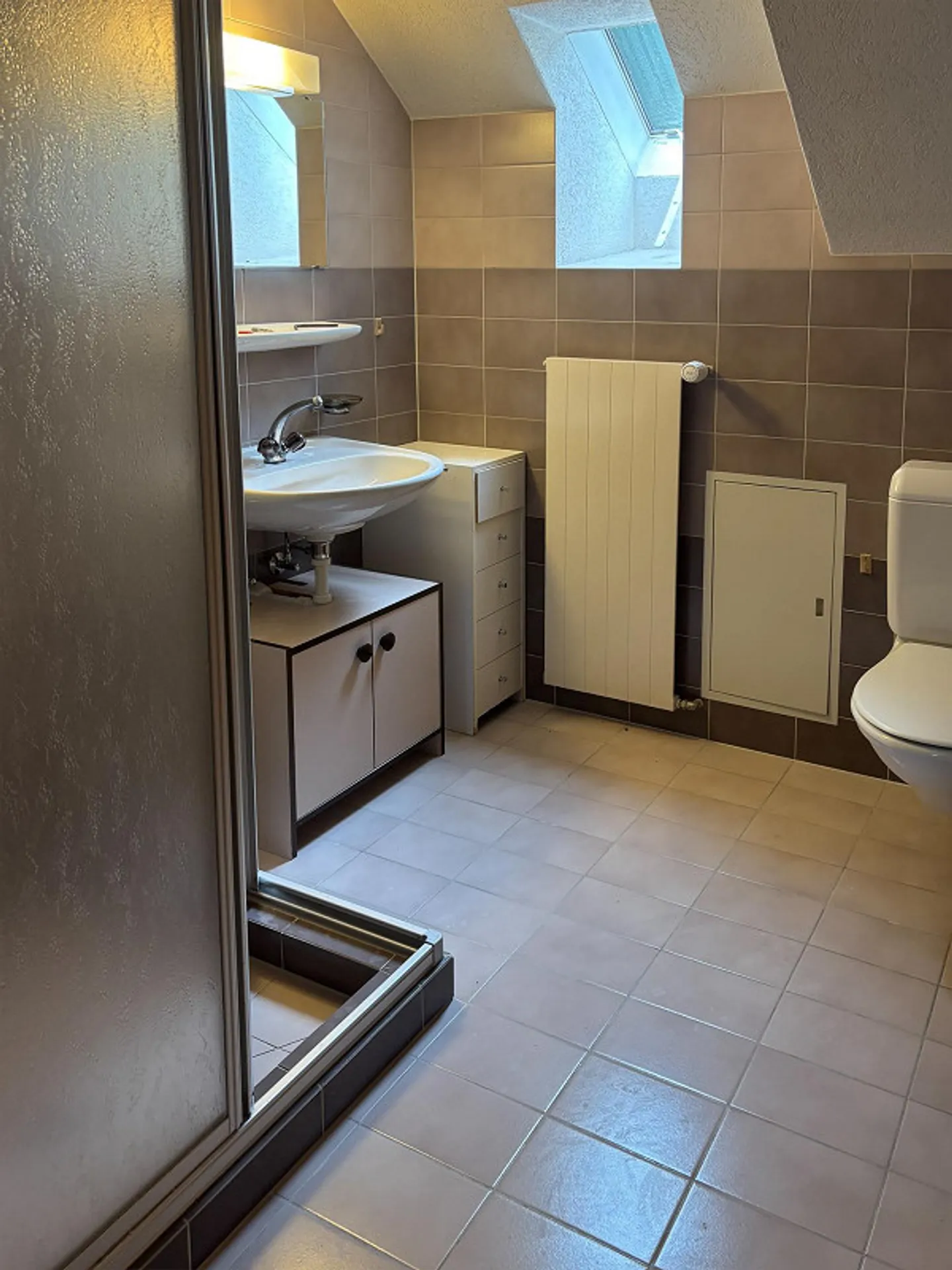 Appartement spacieux de 3 pièces au bord du lac Ägeri avec charme et vue sur le lac - Photo 11 sur 19