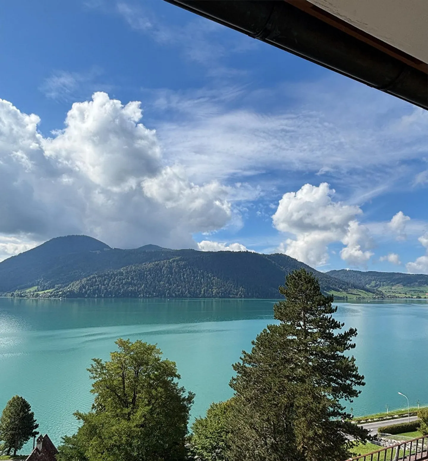 Appartement spacieux de 3 pièces au bord du lac Ägeri avec charme et vue sur le lac - Photo 18 sur 19