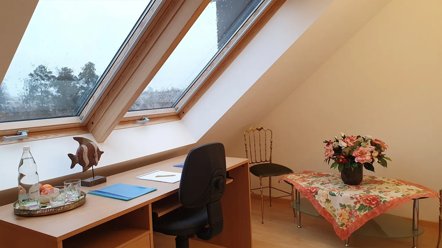 Beautiful office, right by the main train station - Photo 3 of 7