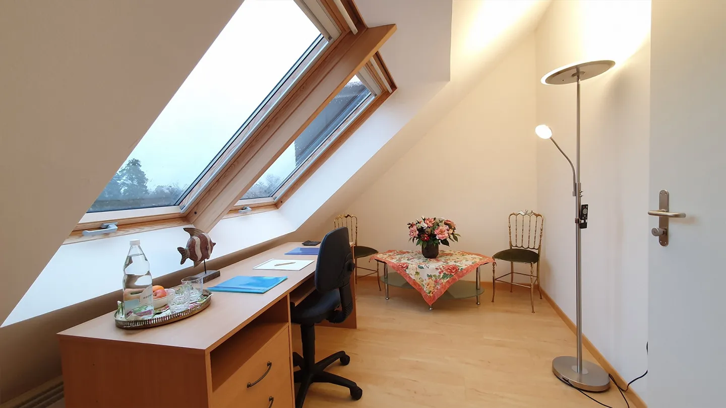 Beautiful office, right by the main train station - Photo 1 of 7